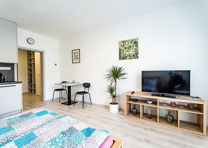 Edmund's 21 Apartment